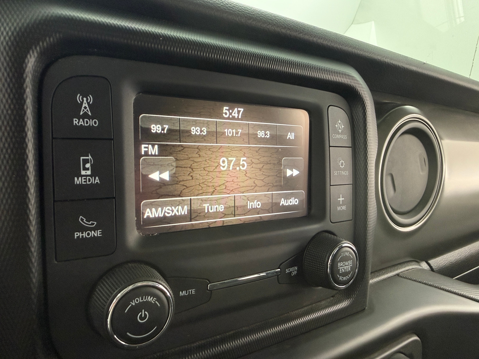 Thumbnail: 2021 Jeep Gladiator - 4