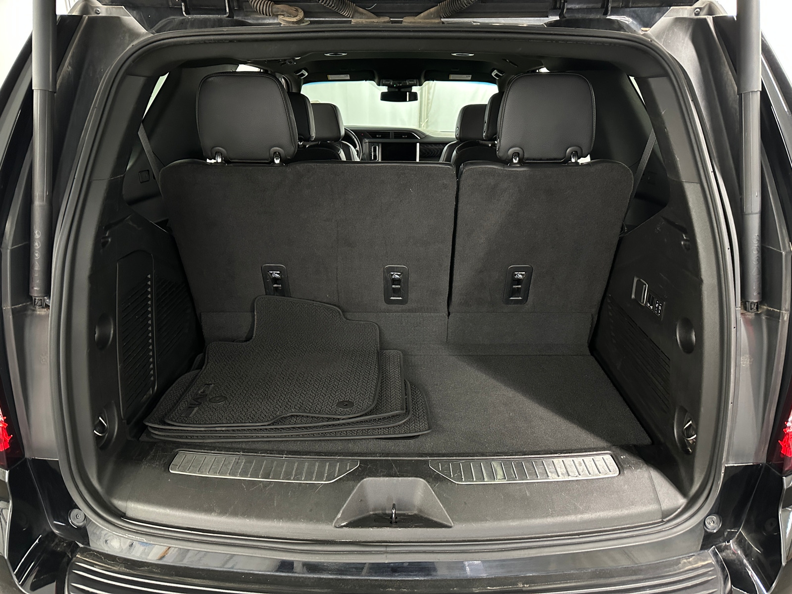 Thumbnail: 2023 GMC Yukon - 6