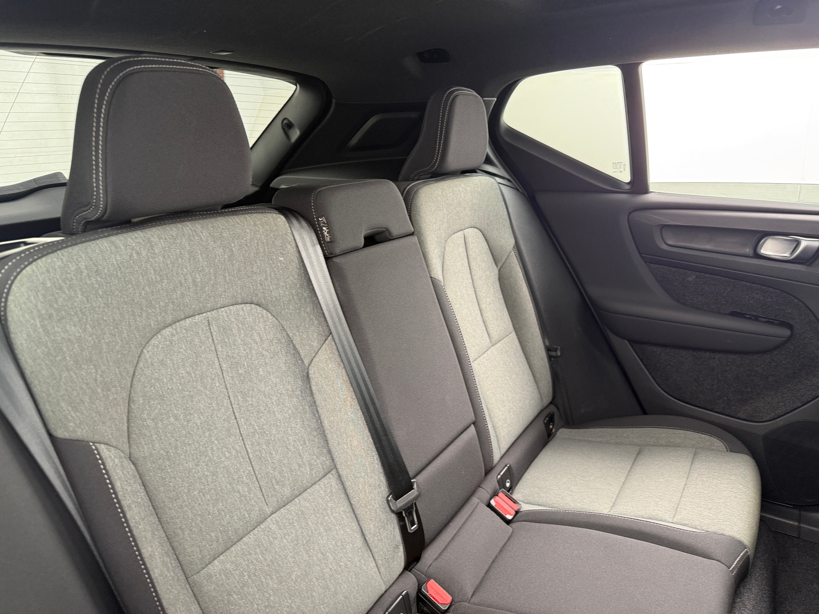 Thumbnail: 2025 Volvo XC40 - 6