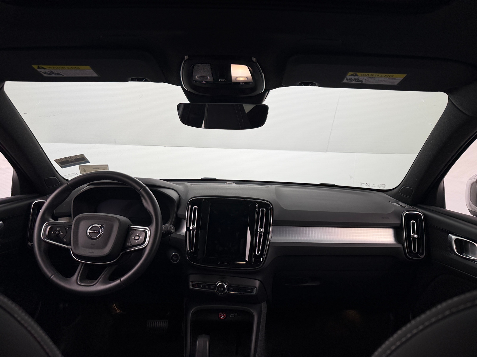 Thumbnail: 2025 Volvo XC40 - 3