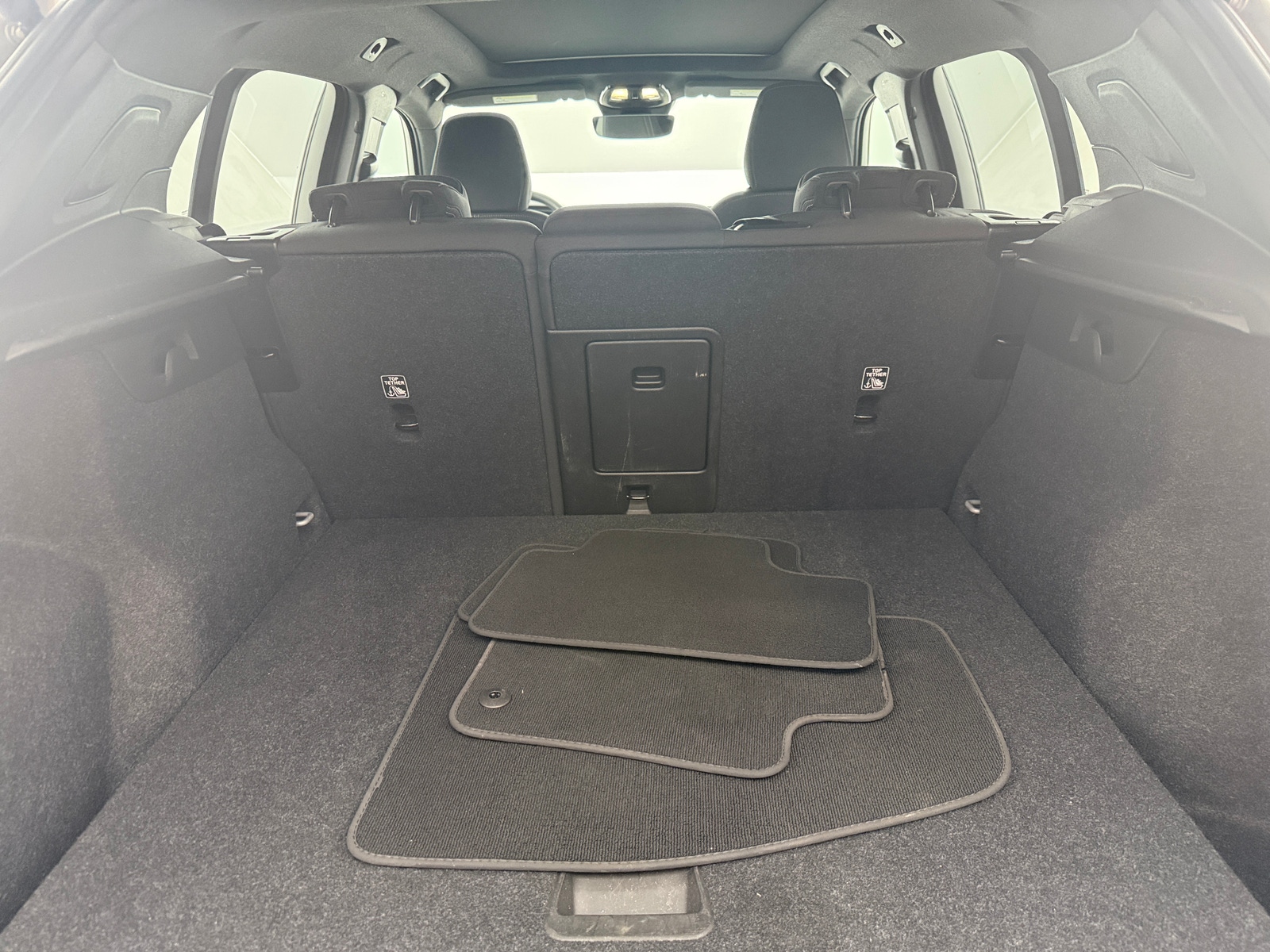 Thumbnail: 2025 Volvo XC40 - 7