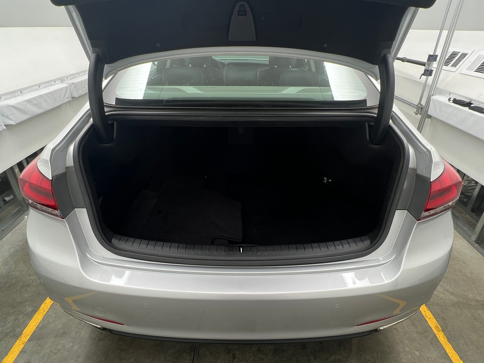 Thumbnail: 2017 Genesis G80 - 6