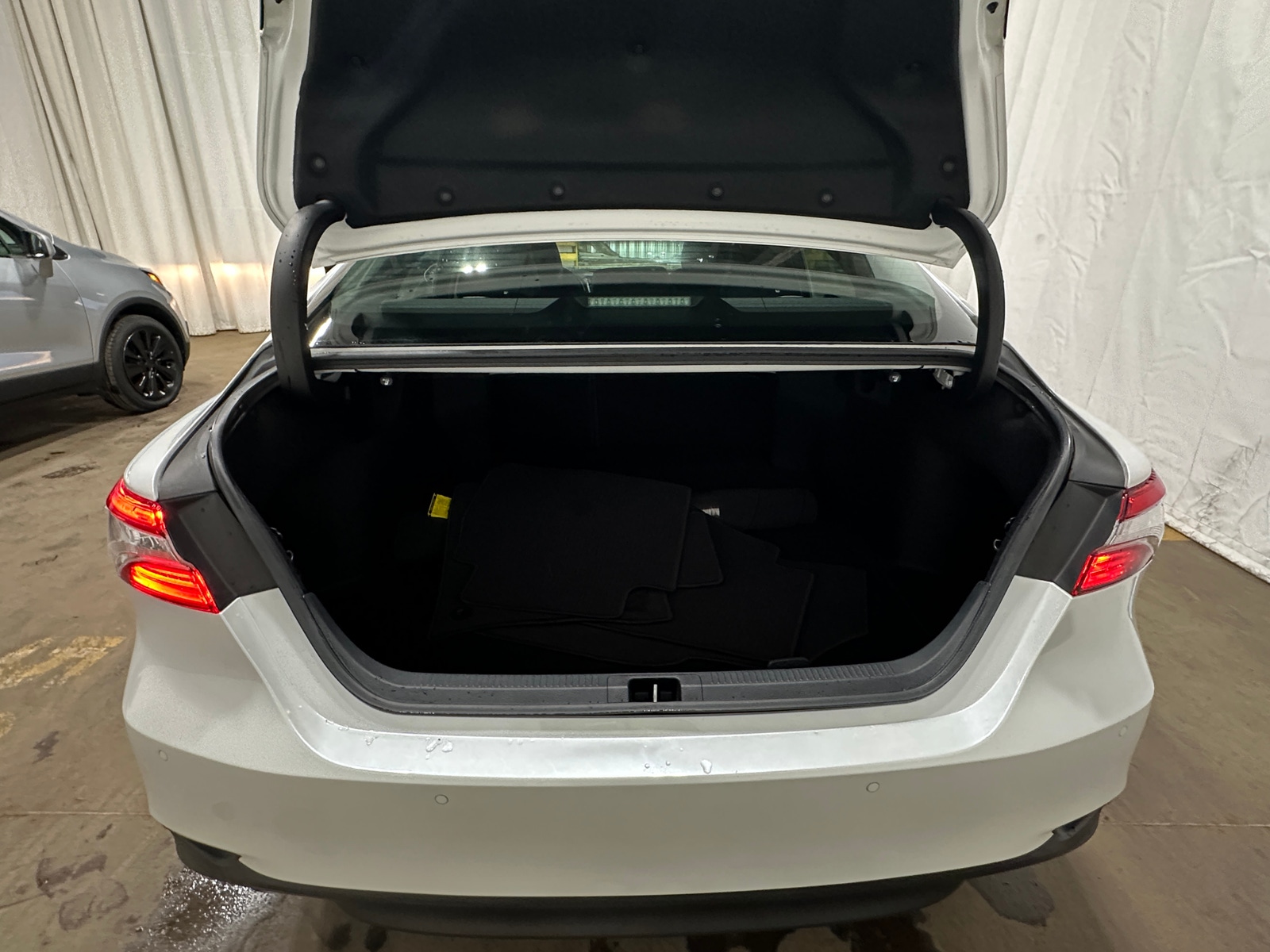 Thumbnail: 2018 Toyota Camry - 6