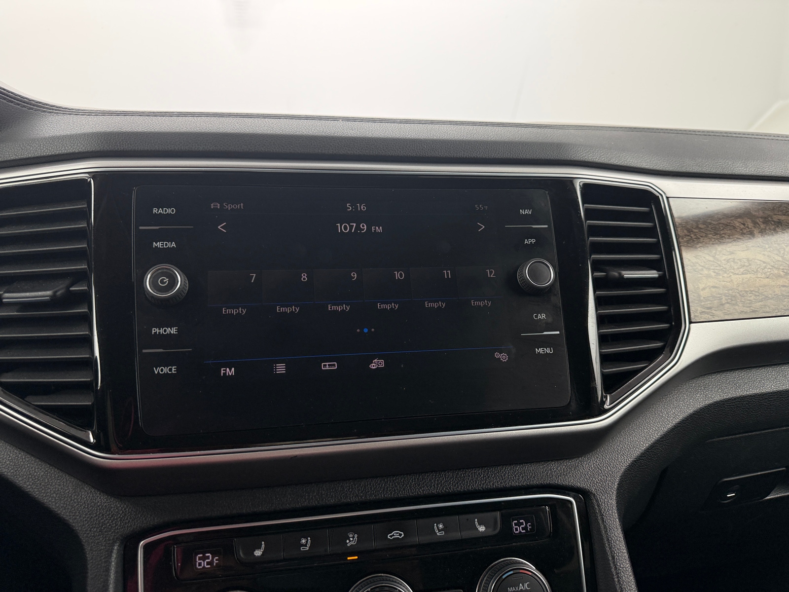 Thumbnail: 2018 Volkswagen Atlas - 3