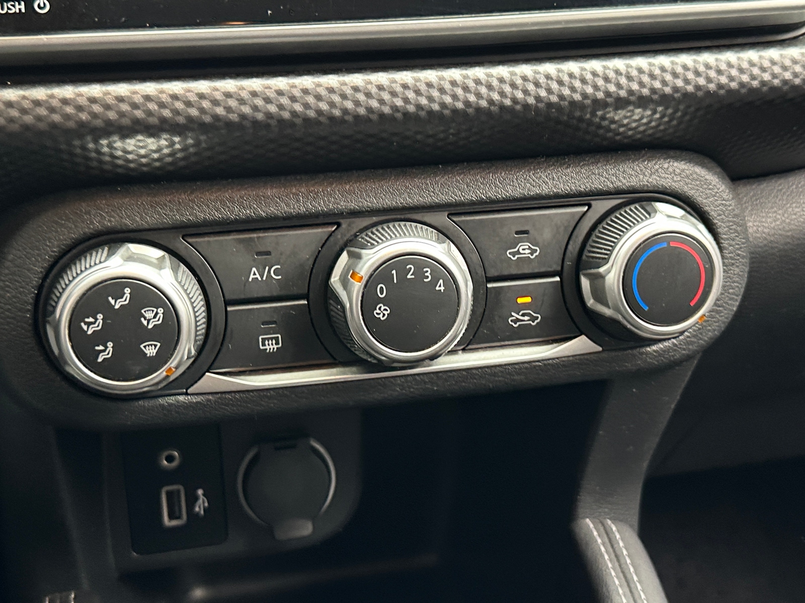 Thumbnail: 2019 Nissan Kicks - 4