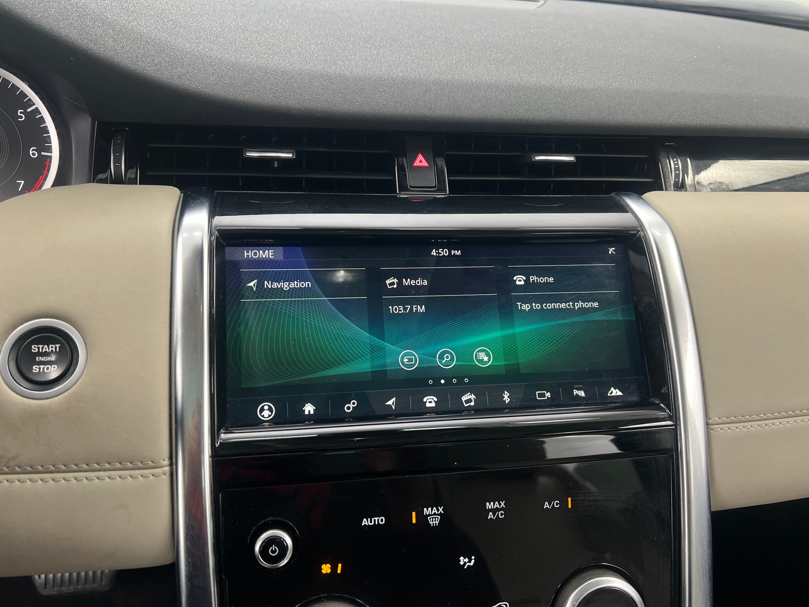 Thumbnail: 2020 Land Rover Discovery Sport - 3