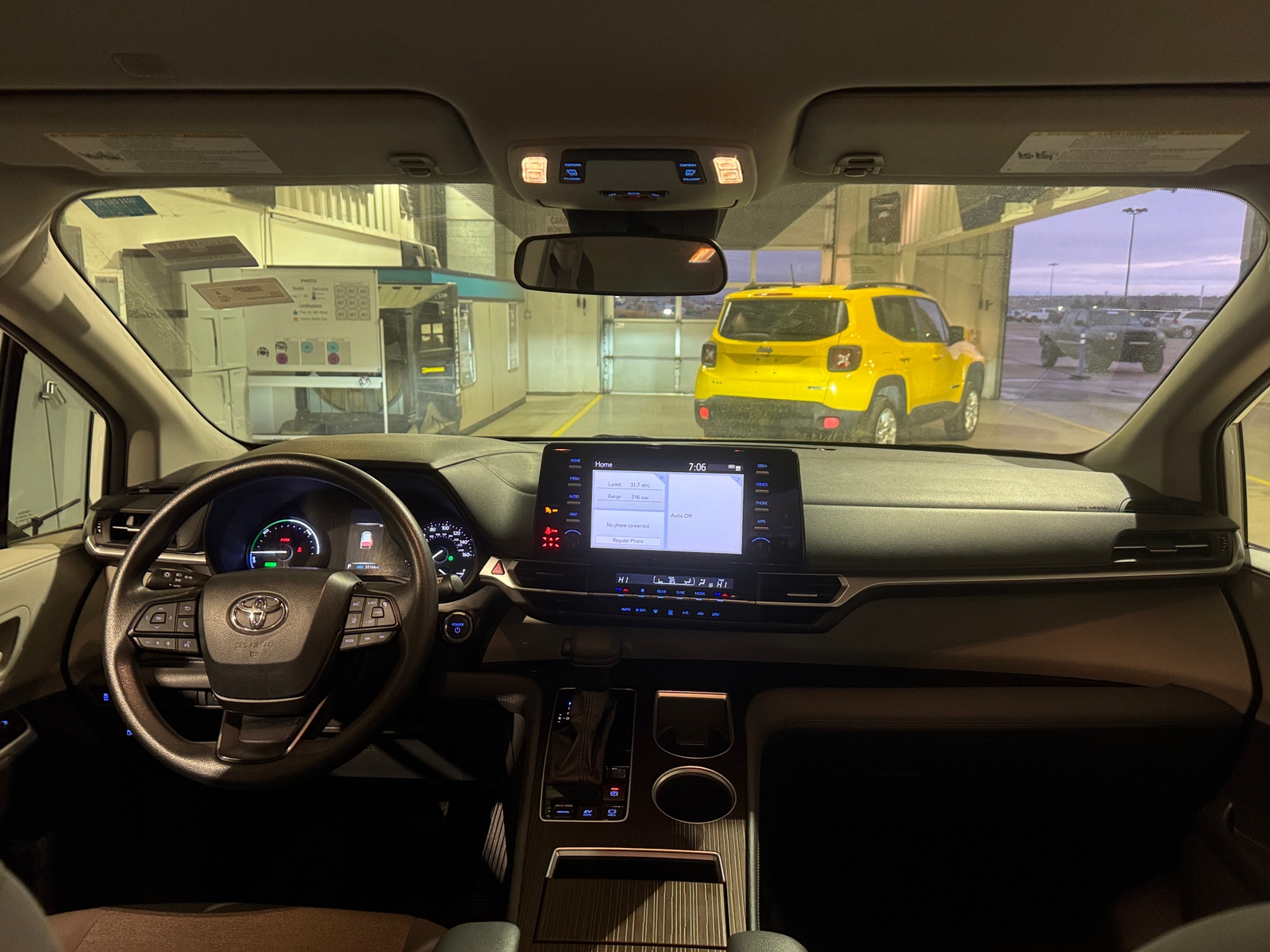 Thumbnail: 2024 Toyota Sienna - 3