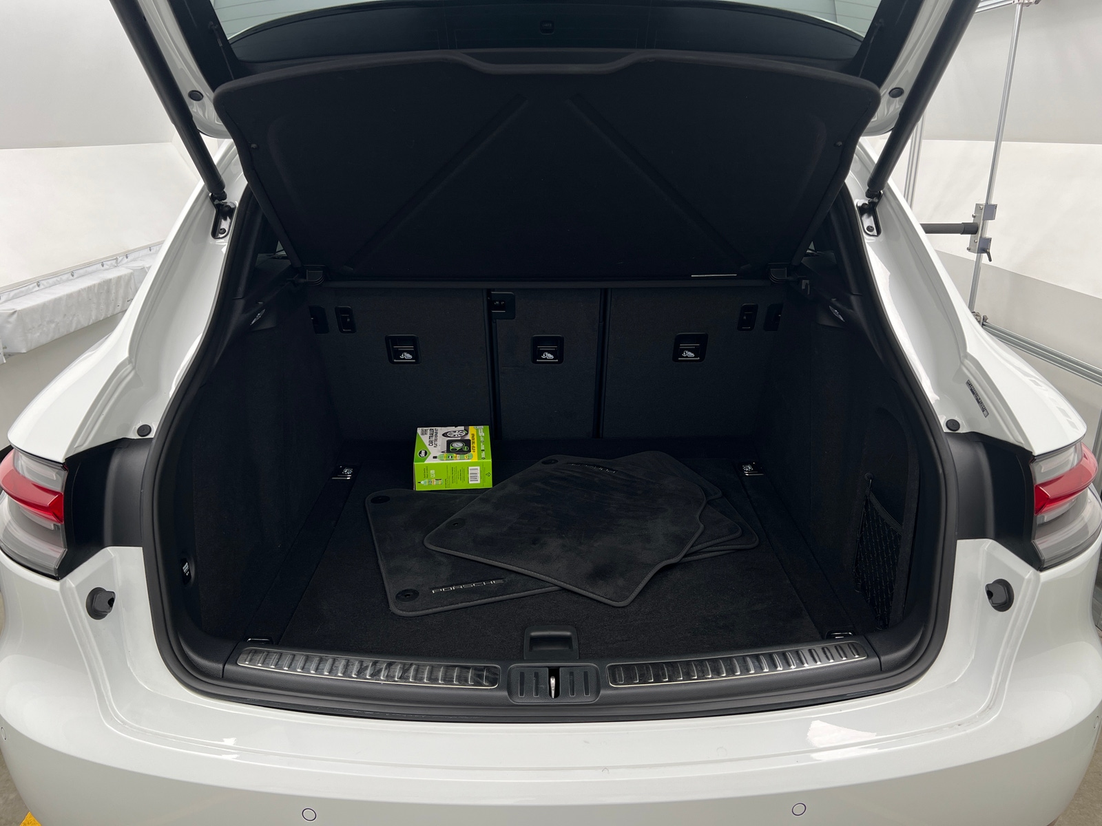 Thumbnail: 2021 Porsche Macan - 6