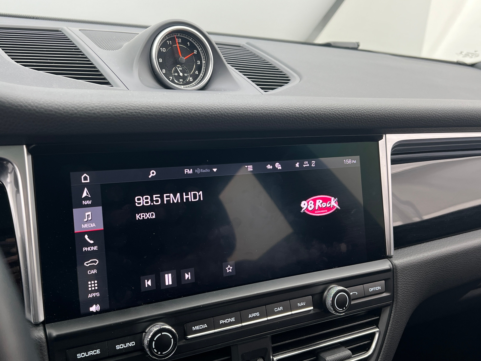 Thumbnail: 2021 Porsche Macan - 3