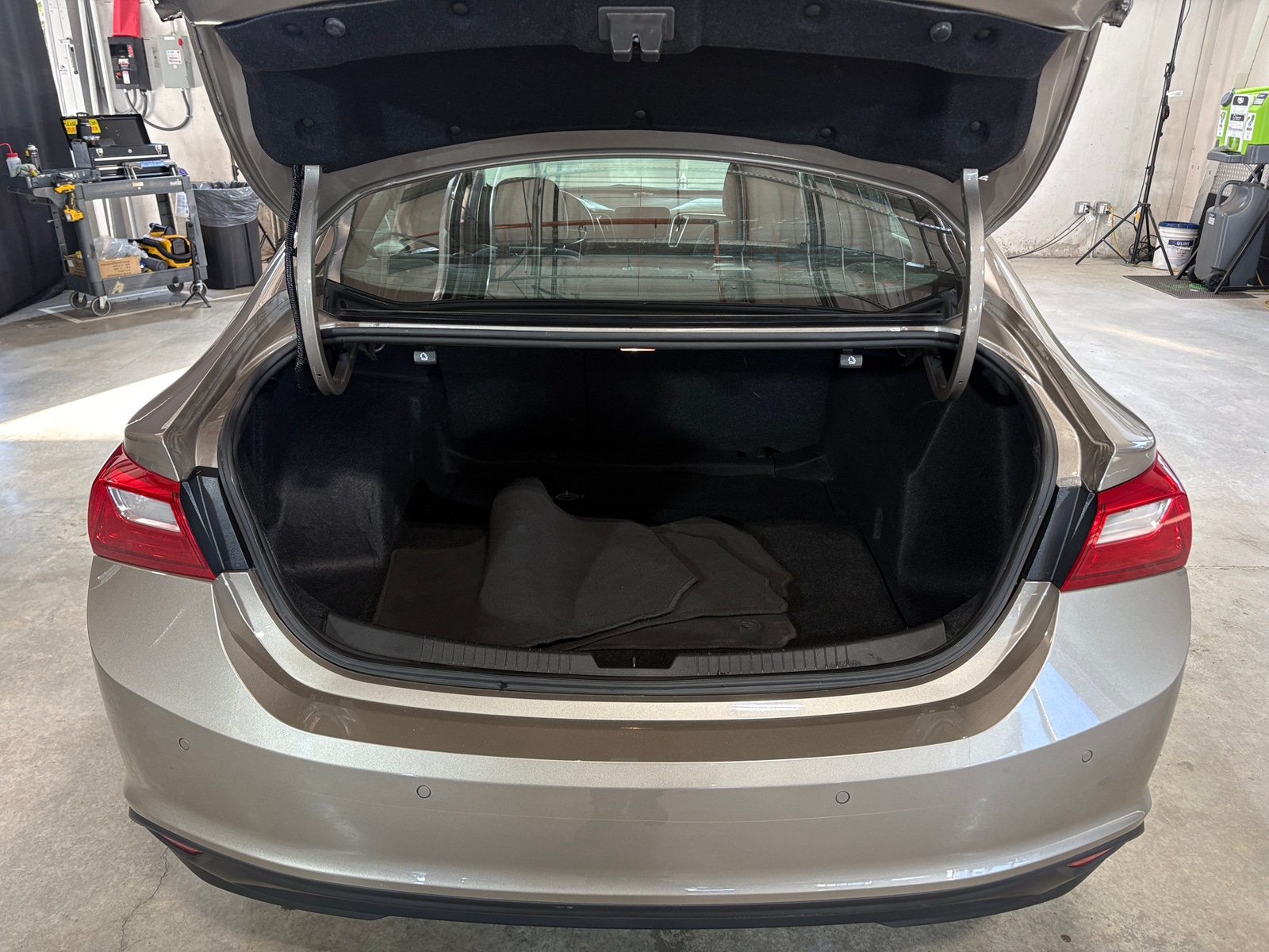 Thumbnail: 2024 Chevrolet Malibu - 7