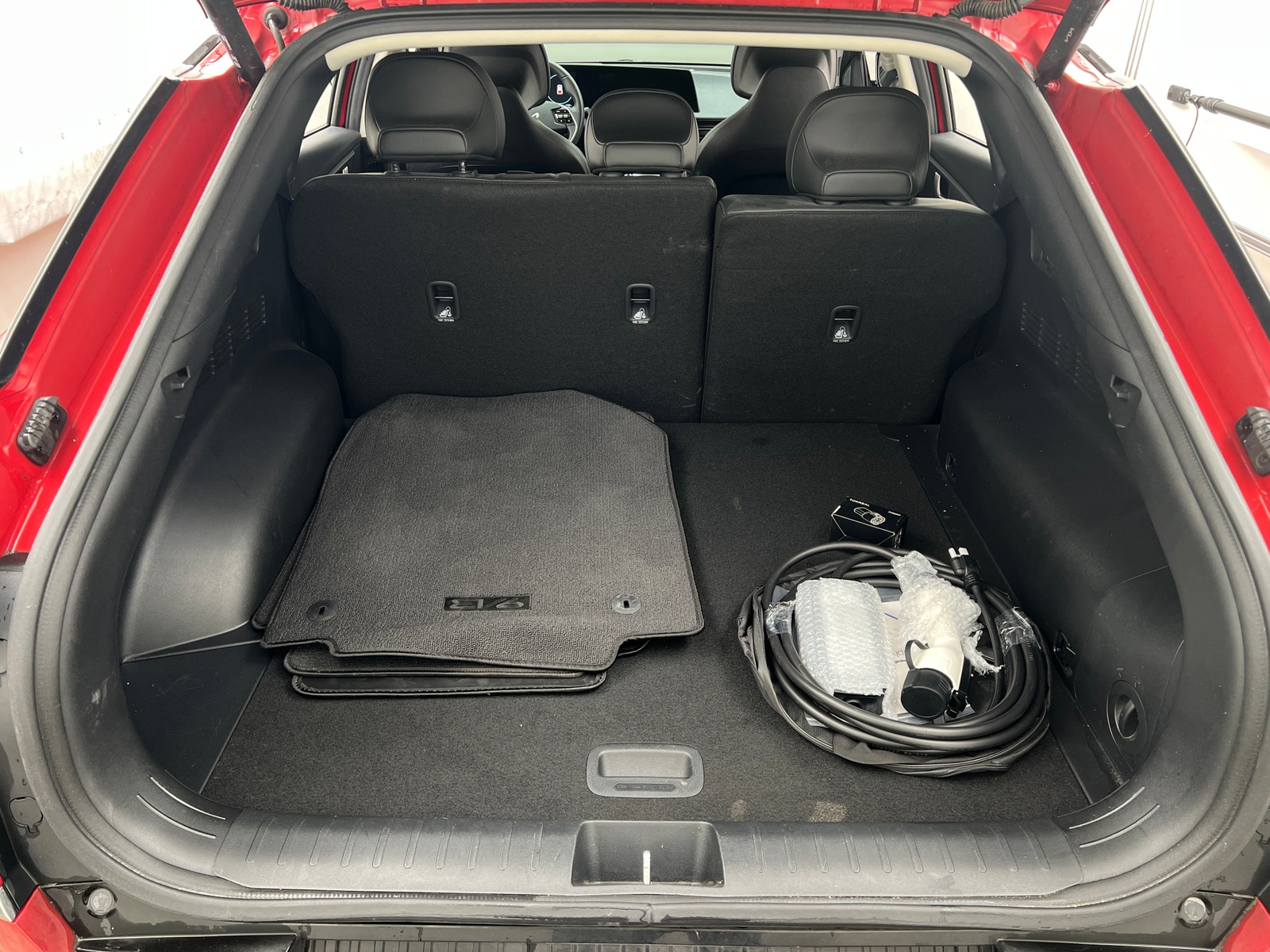 Thumbnail: 2022 Kia EV6 - 6