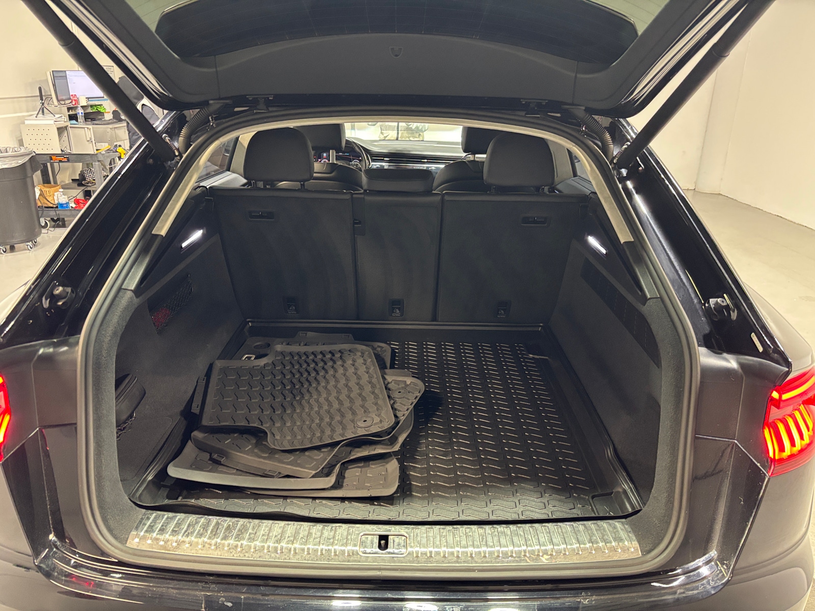 Thumbnail: 2019 Audi Q8 - 6