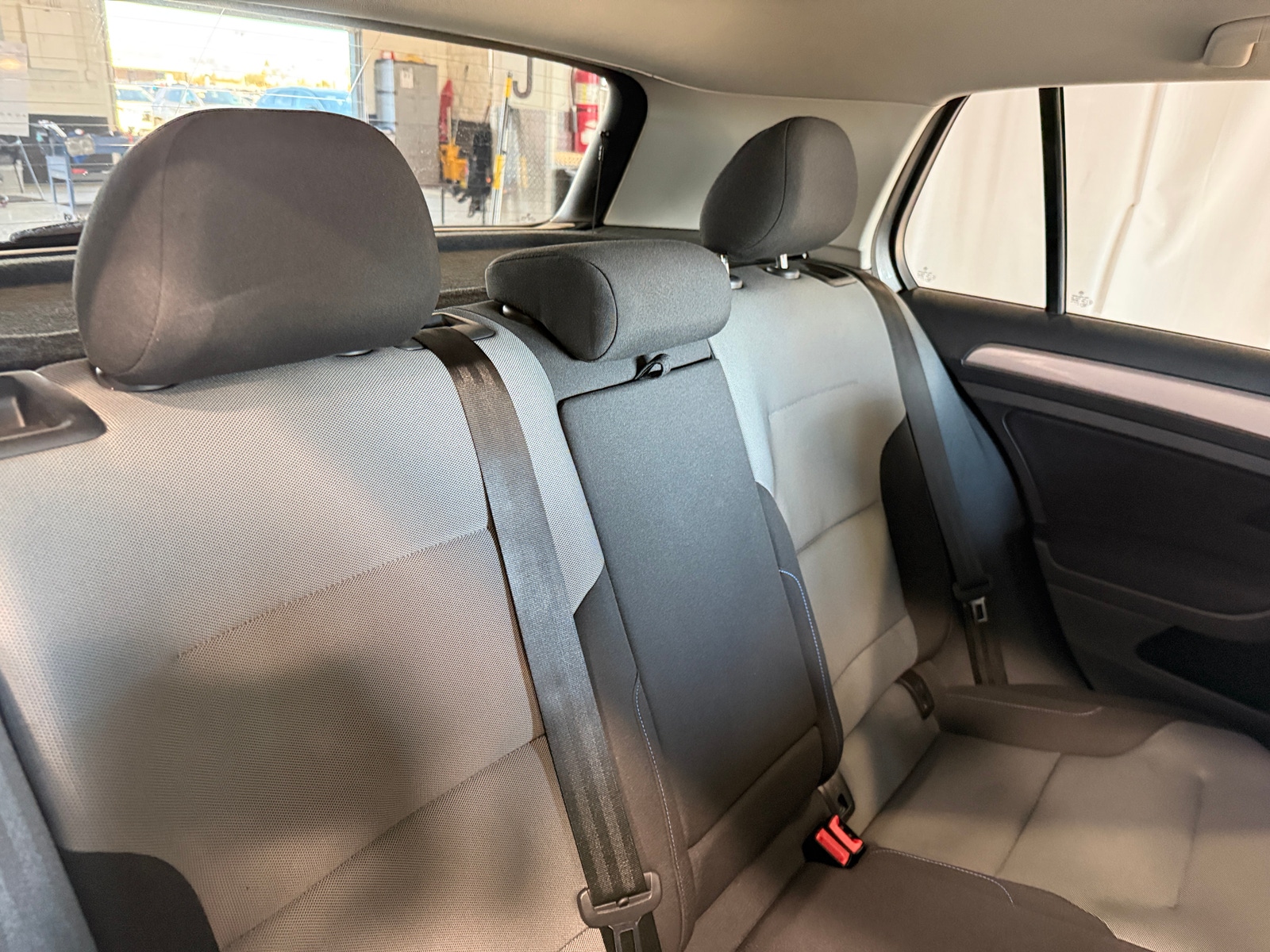 Thumbnail: 2016 Volkswagen e-Golf - 6