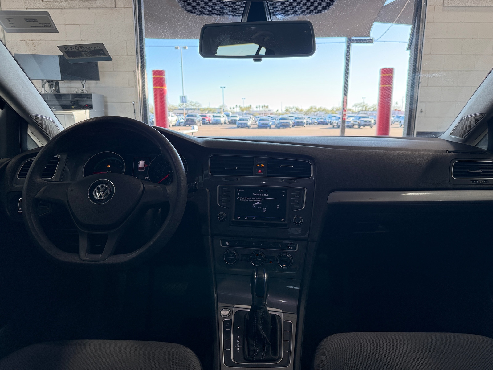 Thumbnail: 2016 Volkswagen e-Golf - 3