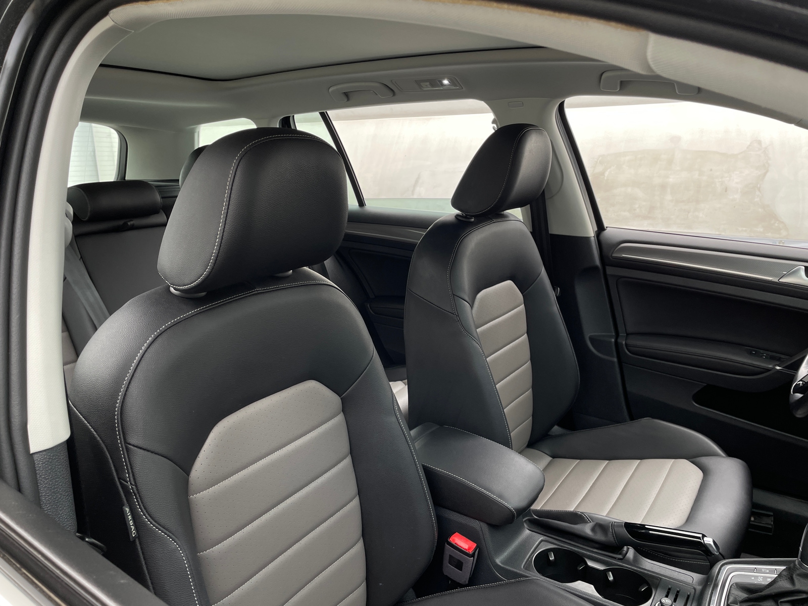 Thumbnail: 2017 Volkswagen Golf - 2