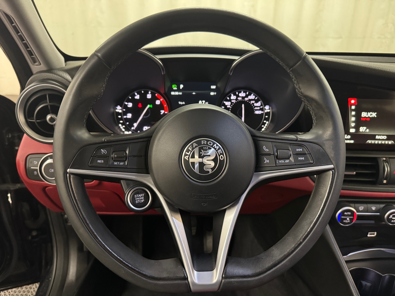 Thumbnail: 2018 Alfa Romeo Giulia - 4