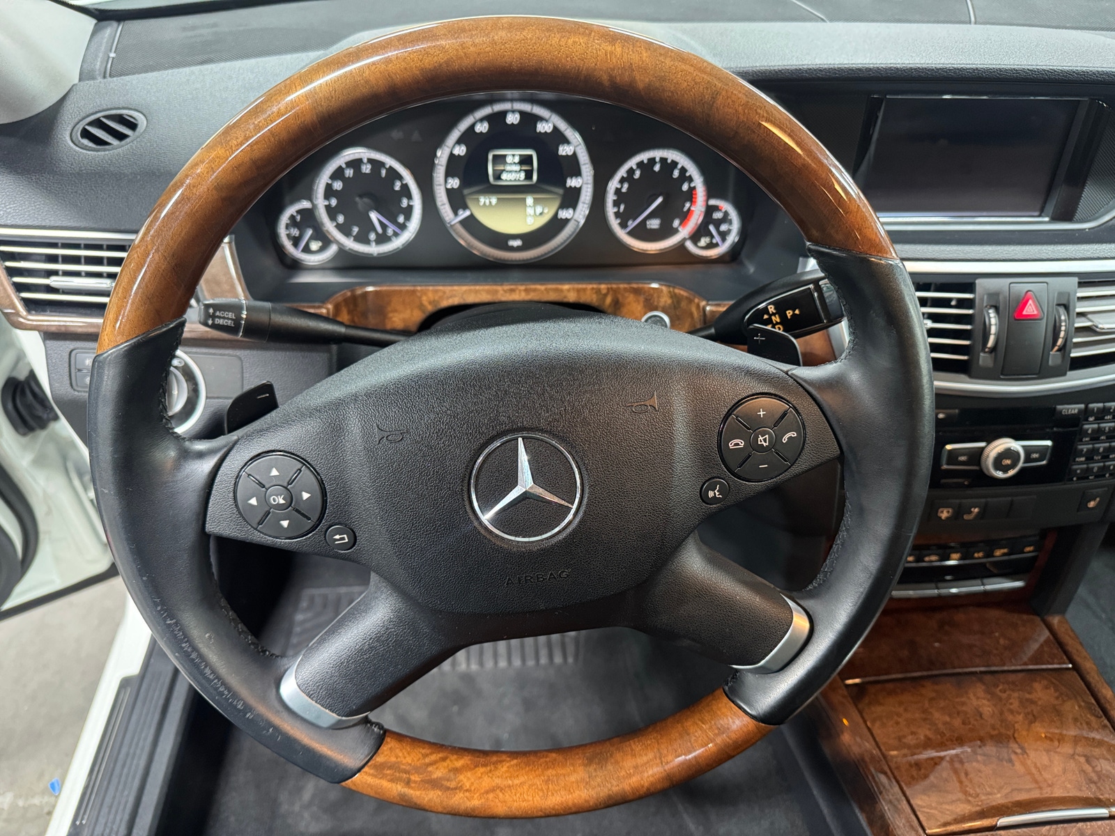 Thumbnail: 2011 Mercedes-Benz E-Class - 4