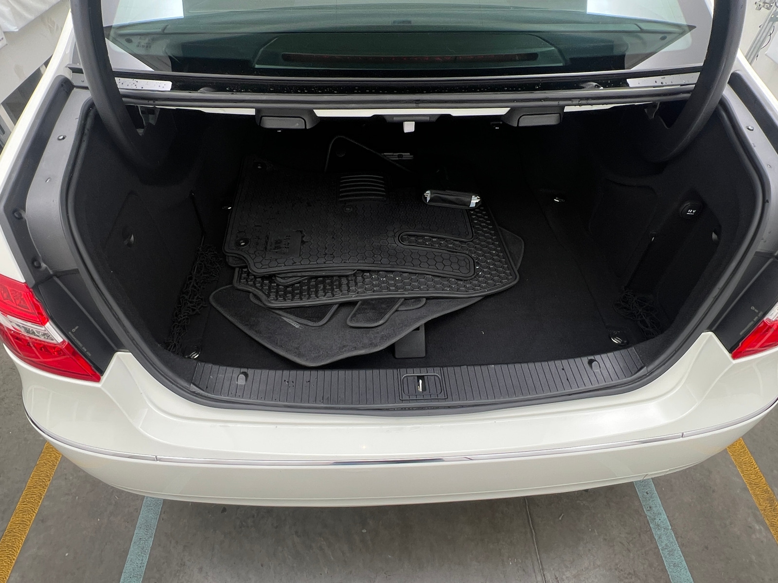 Thumbnail: 2011 Mercedes-Benz E-Class - 6