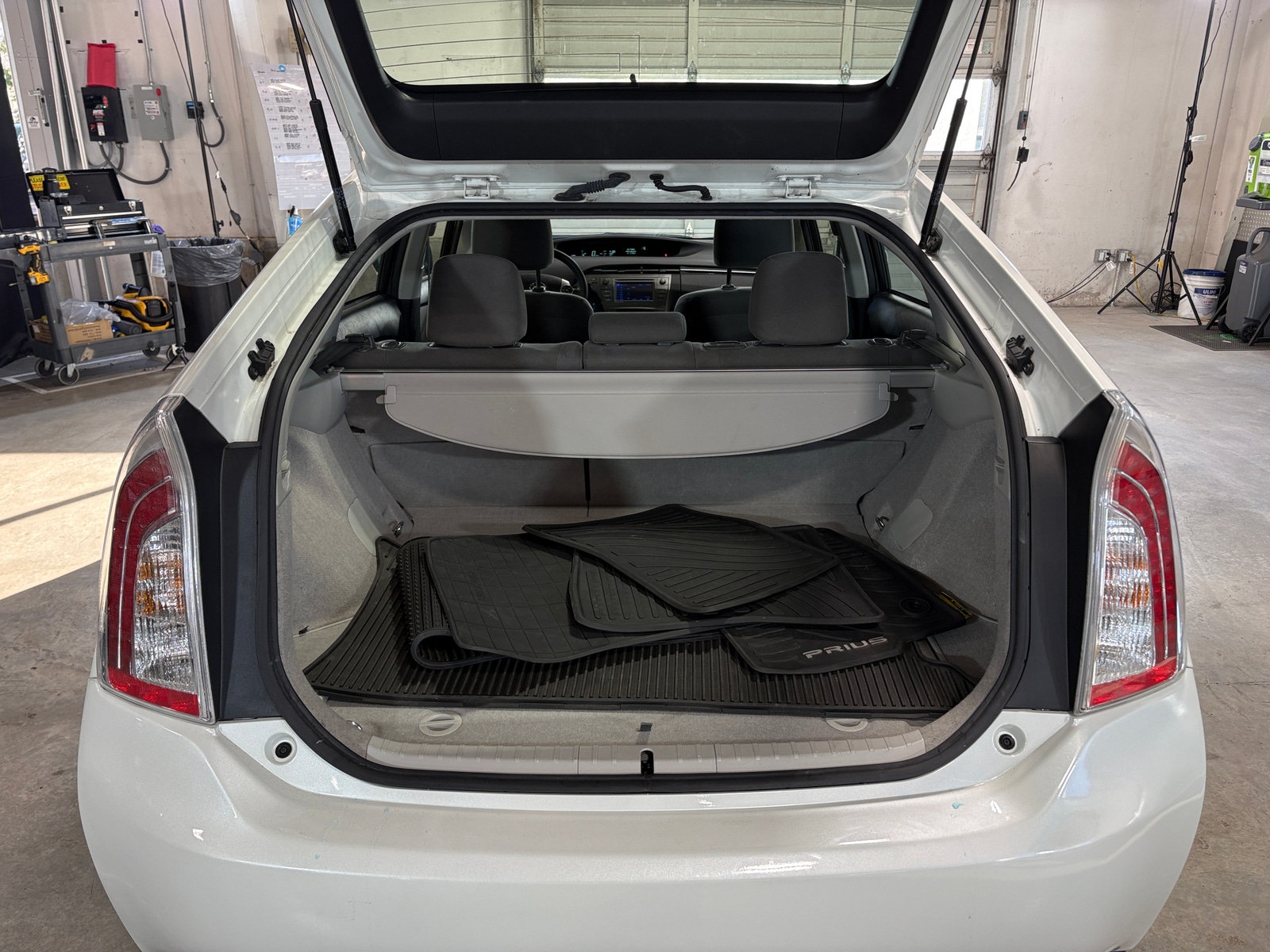 Thumbnail: 2015 Toyota Prius - 7