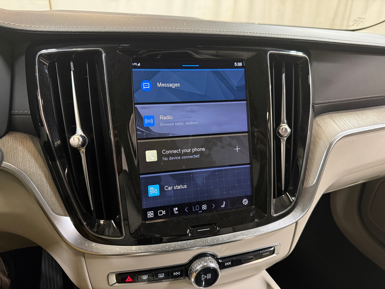 Thumbnail: 2023 Volvo S60 - 3