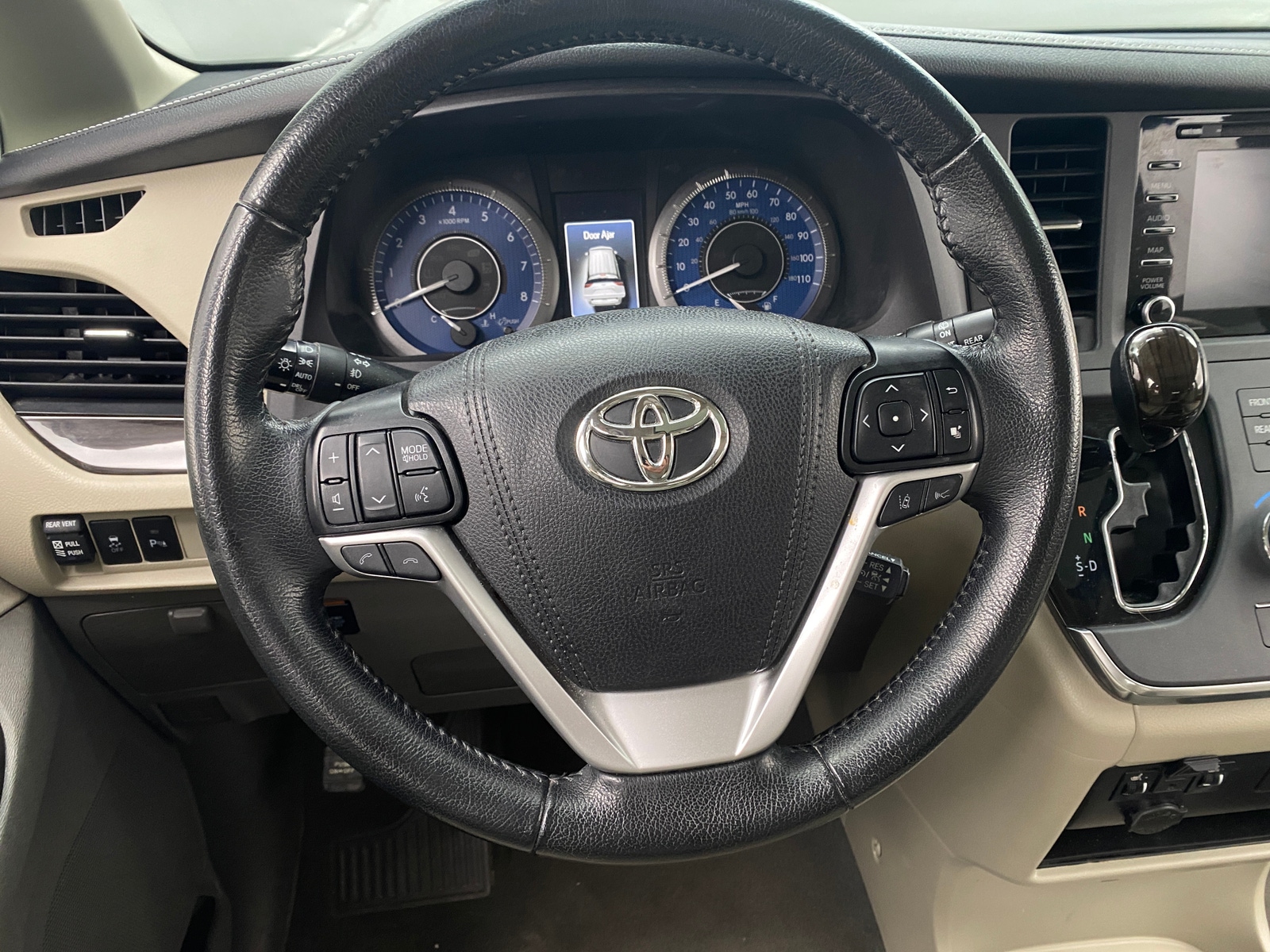 Thumbnail: 2019 Toyota Sienna - 4