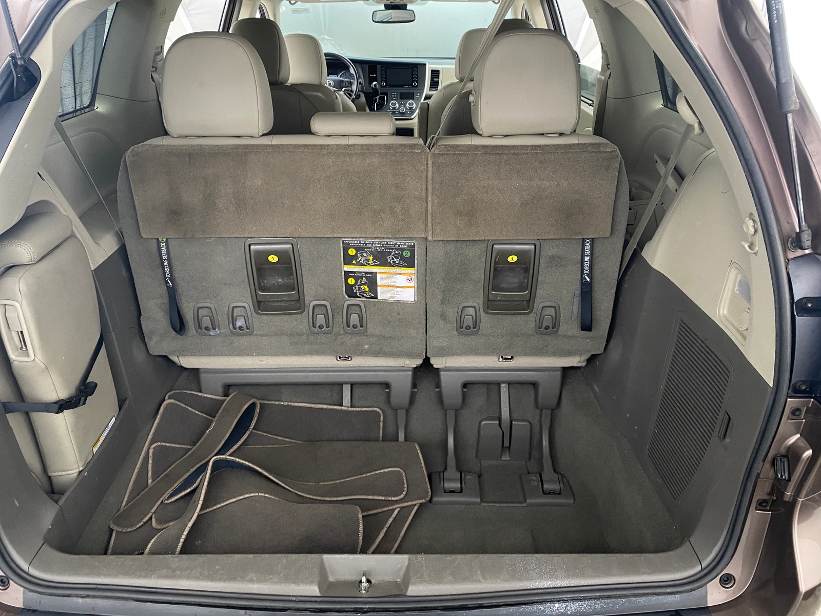 Thumbnail: 2019 Toyota Sienna - 6