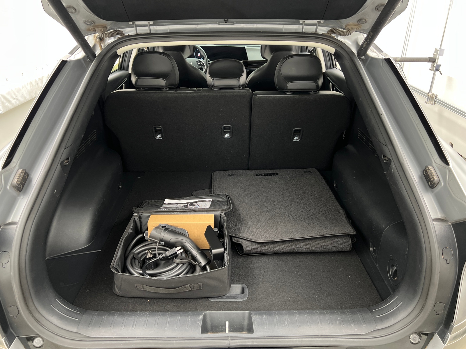 Thumbnail: 2022 Kia EV6 - 6