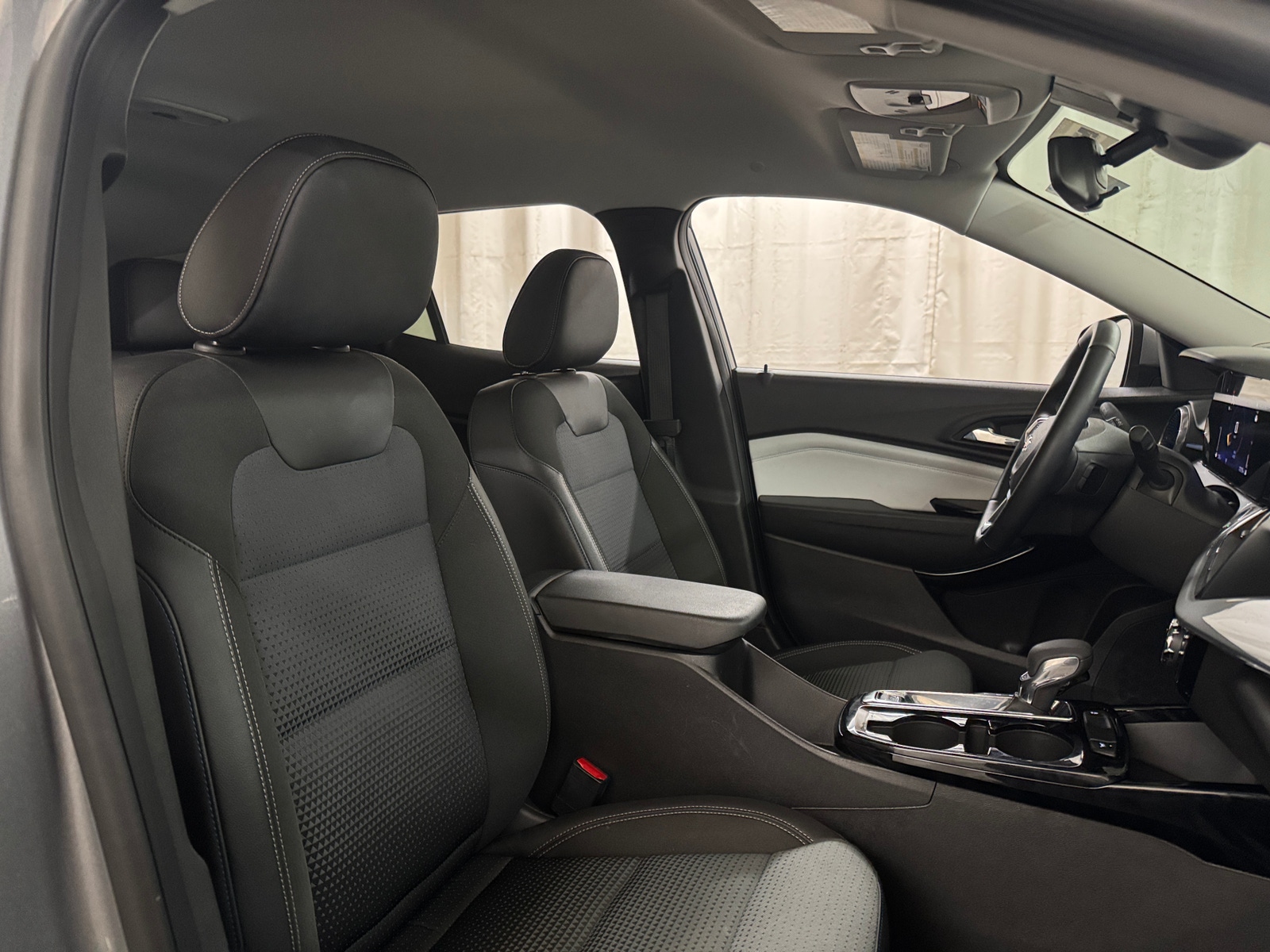 Thumbnail: 2025 Chevrolet Trax - 2