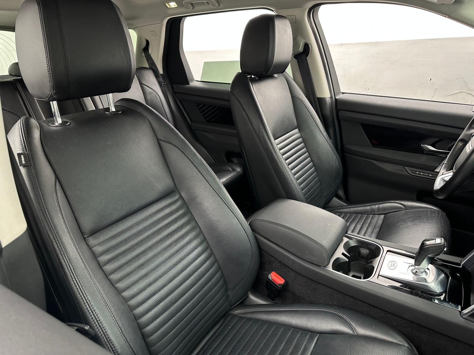 Thumbnail: 2020 Land Rover Discovery Sport - 2