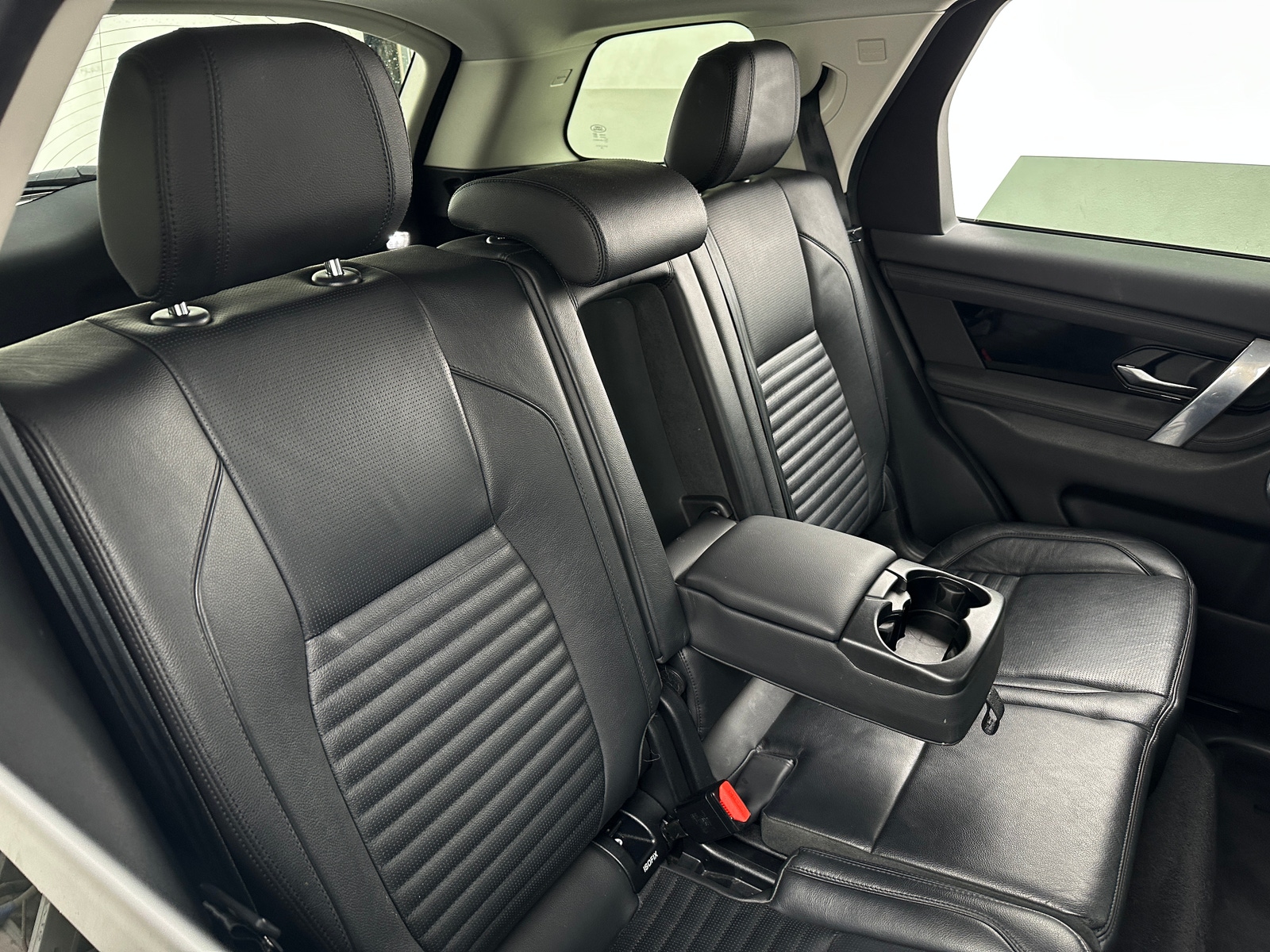 Thumbnail: 2020 Land Rover Discovery Sport - 6