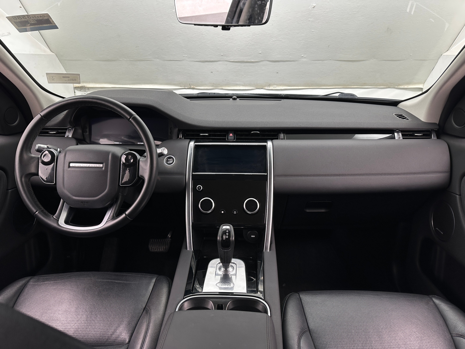 Thumbnail: 2020 Land Rover Discovery Sport - 3