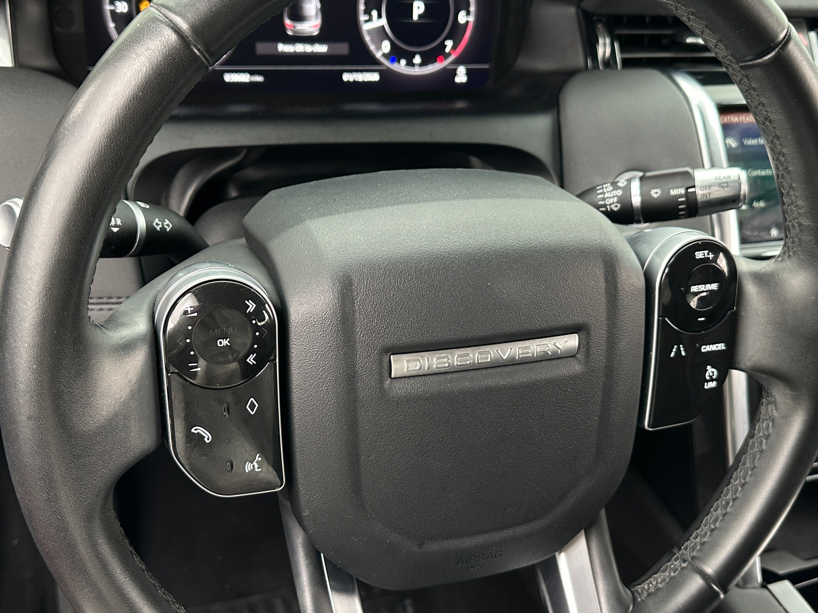 Thumbnail: 2020 Land Rover Discovery Sport - 5