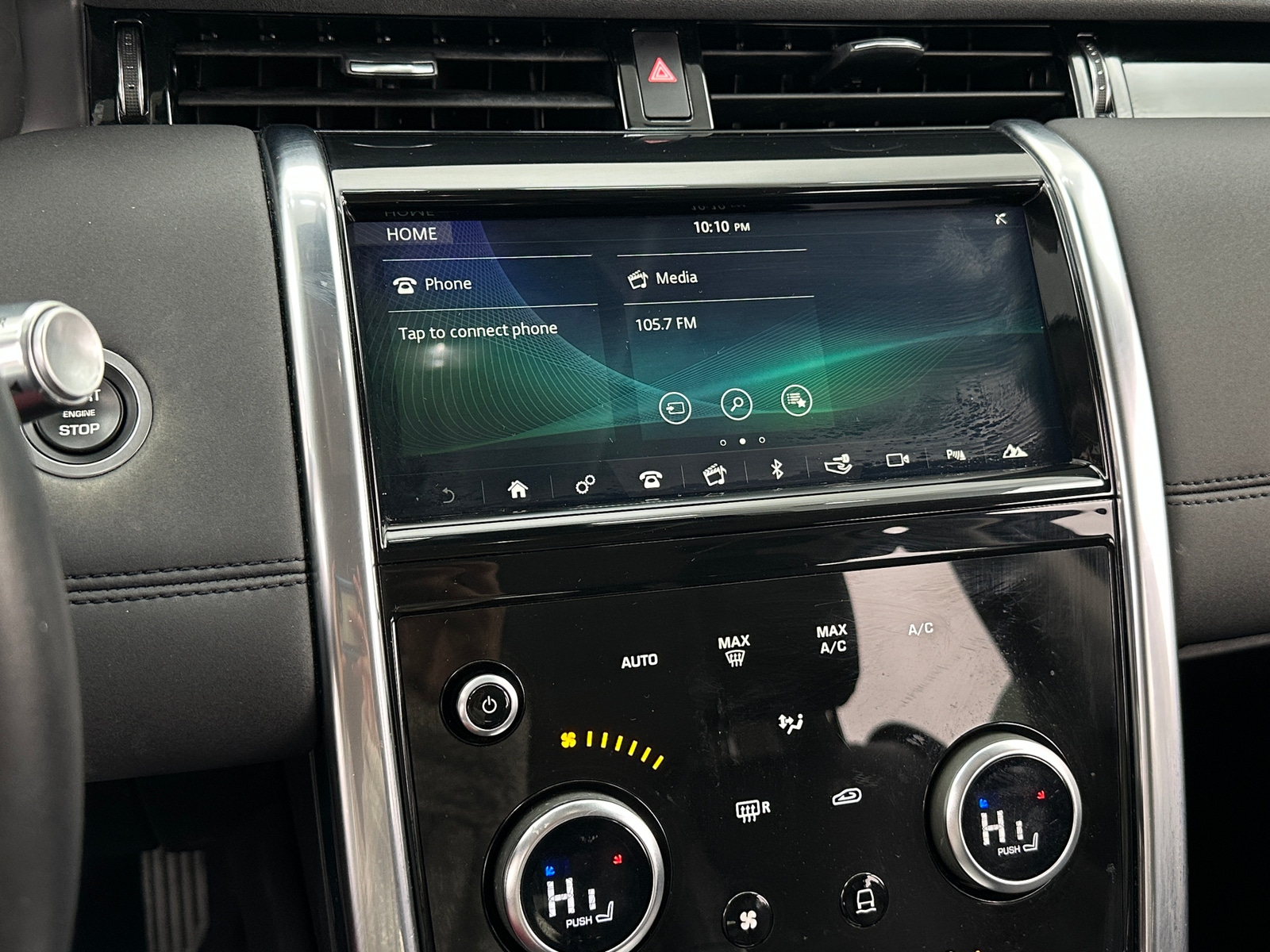 Thumbnail: 2020 Land Rover Discovery Sport - 4