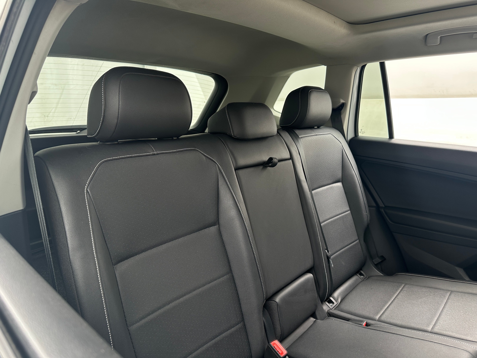 Thumbnail: 2021 Volkswagen Tiguan - 4