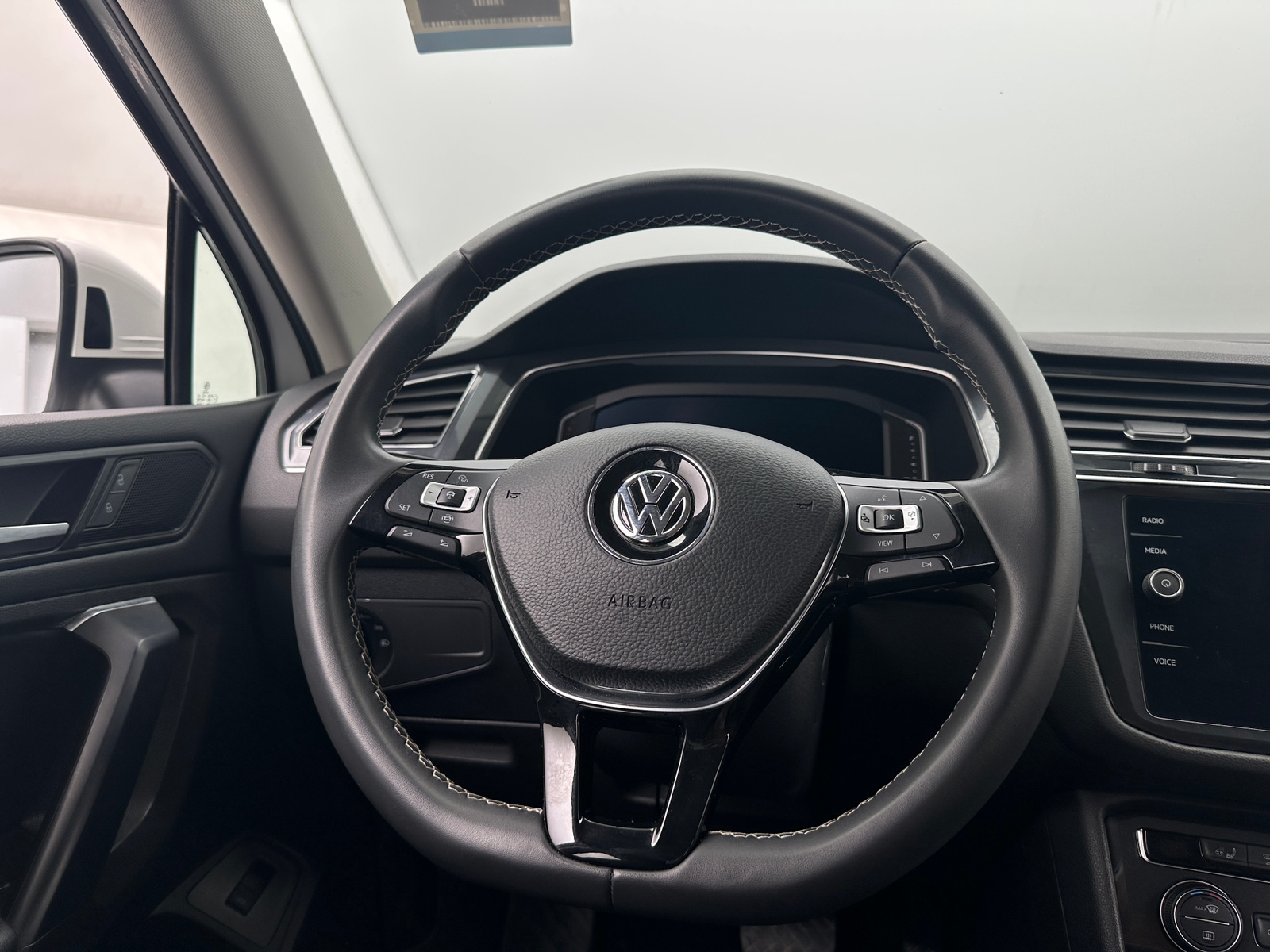 Thumbnail: 2021 Volkswagen Tiguan - 3