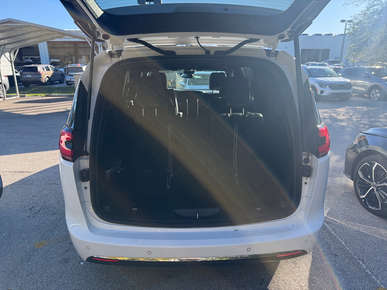 Thumbnail: 2025 Chrysler Pacifica - 4