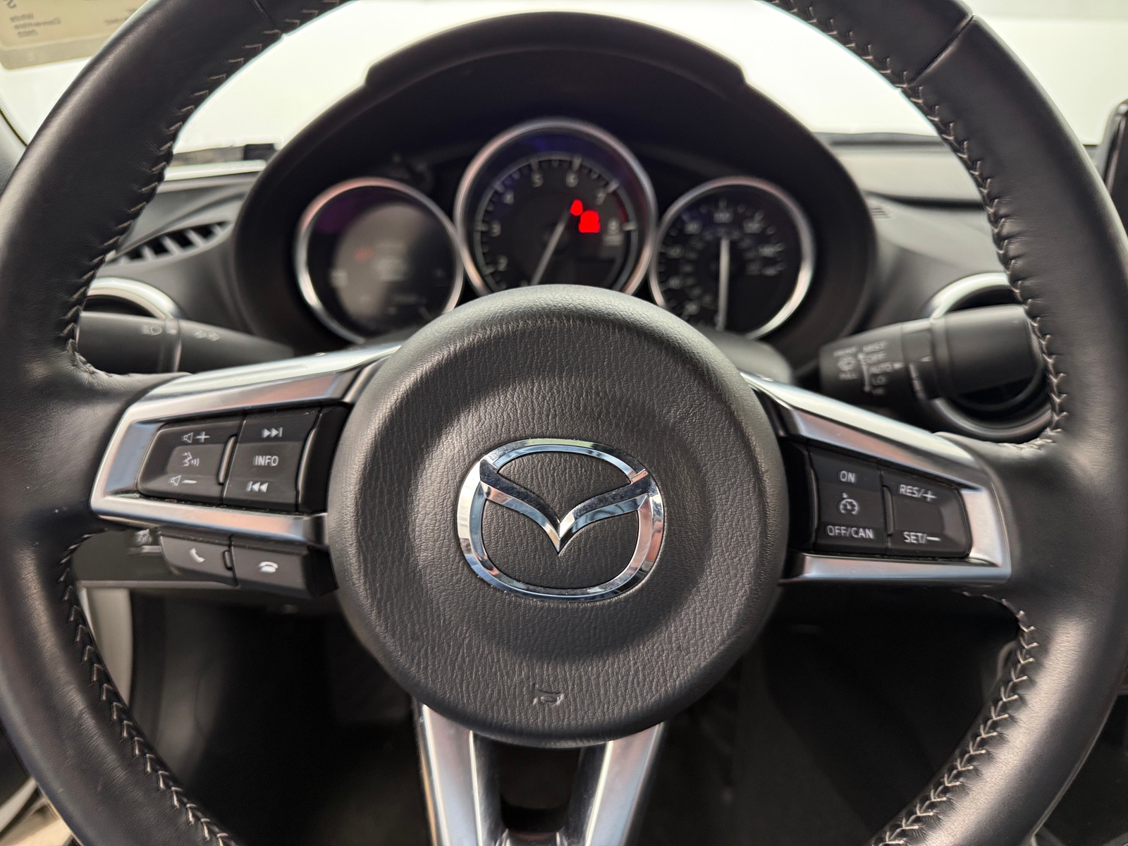 Thumbnail: 2023 Mazda MX-5 Miata - 3