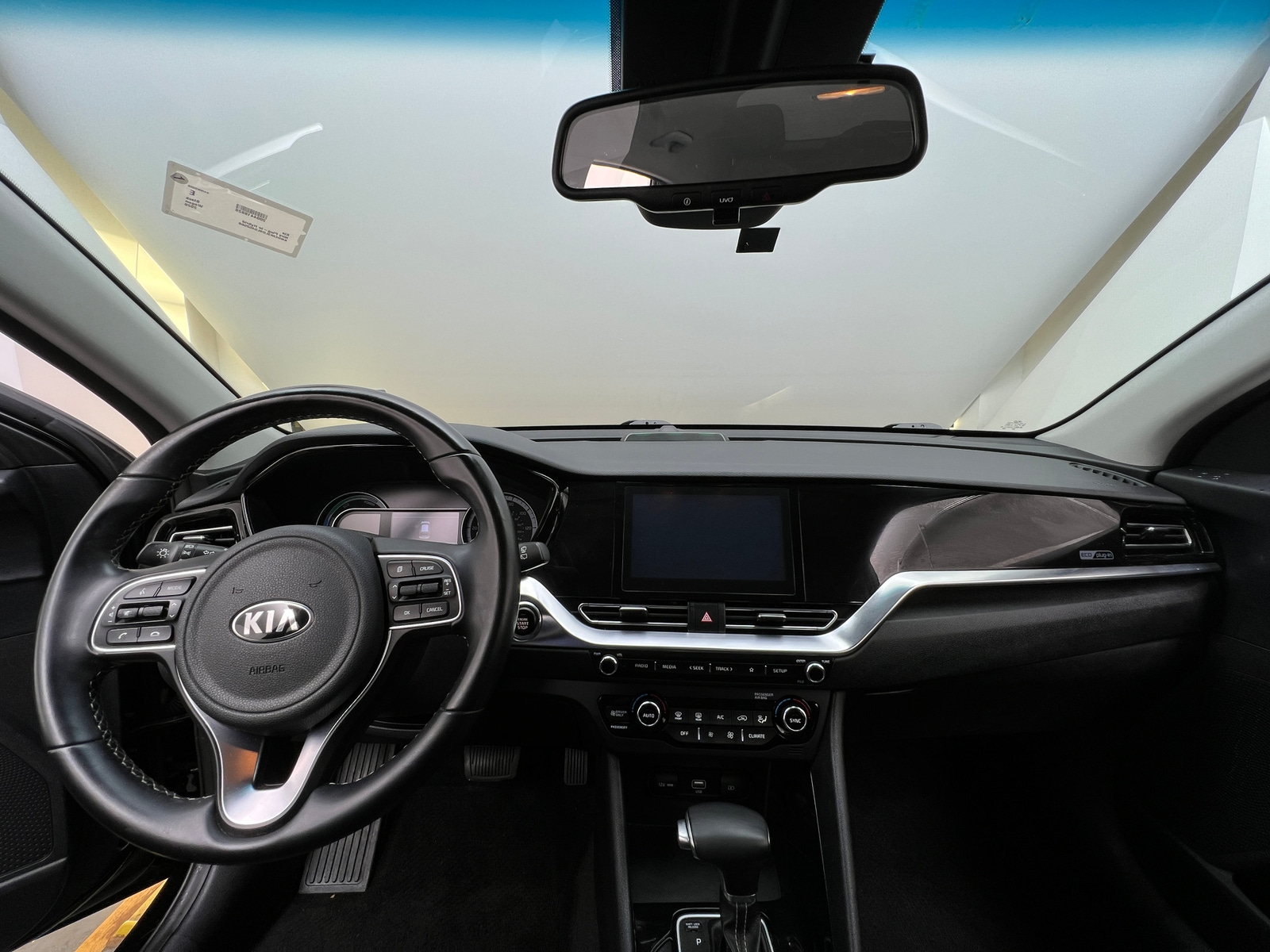 Thumbnail: 2020 Kia Niro - 3