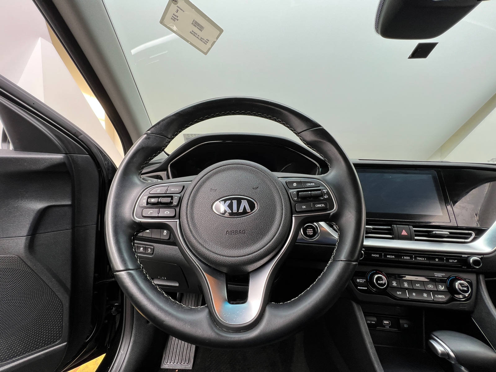 Thumbnail: 2020 Kia Niro - 5