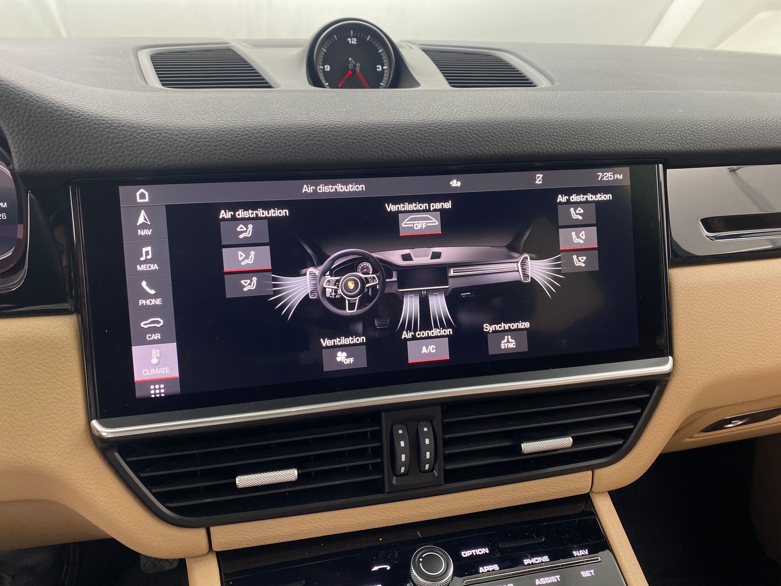 Thumbnail: 2020 Porsche Cayenne - 3