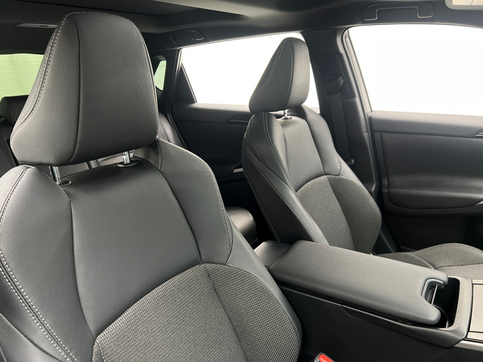 Thumbnail: 2025 Toyota bZ4X - 2