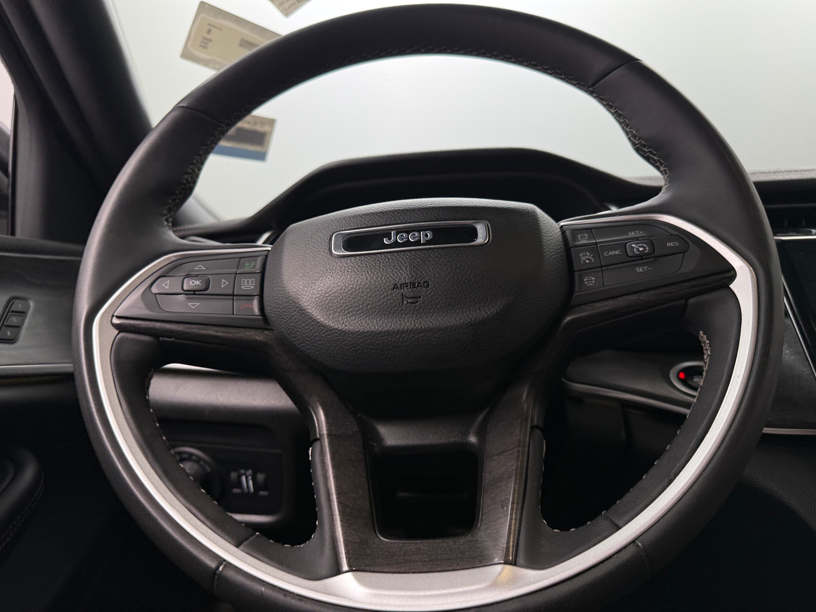 Thumbnail: 2024 Jeep Grand Cherokee - 4