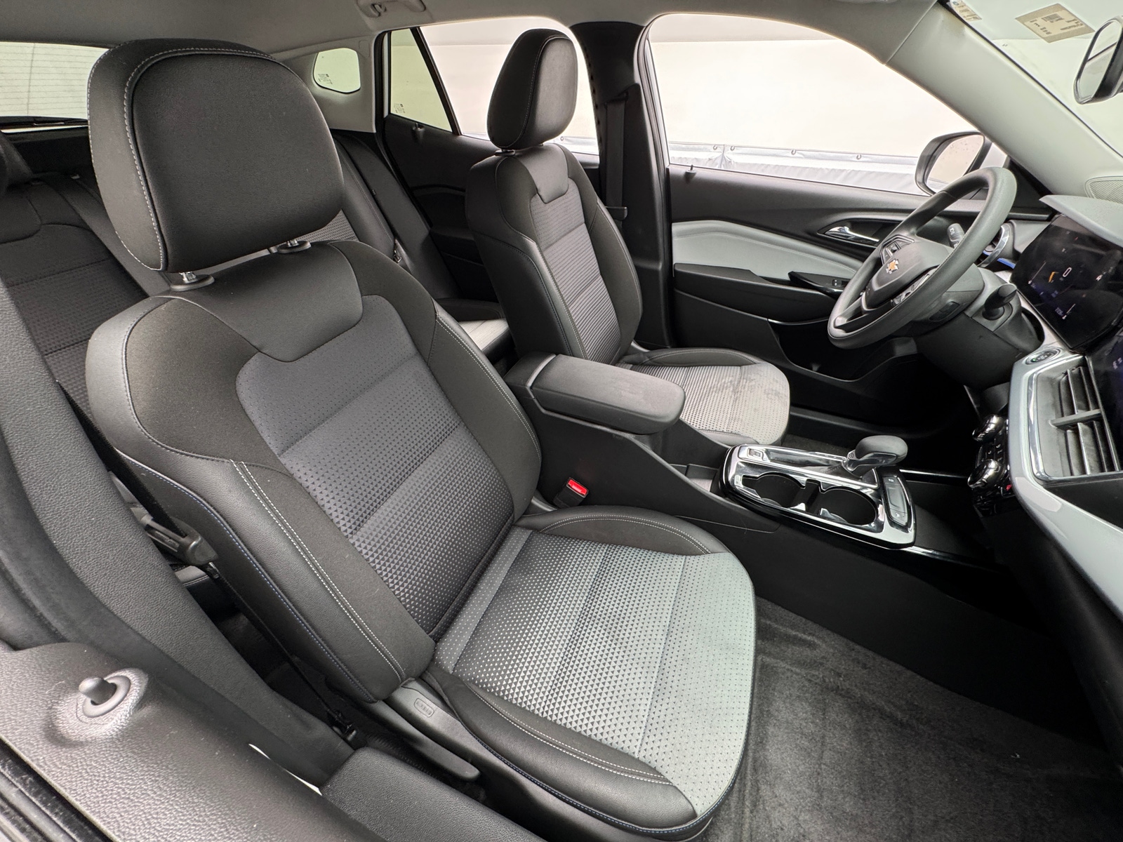 Thumbnail: 2025 Chevrolet Trax - 2