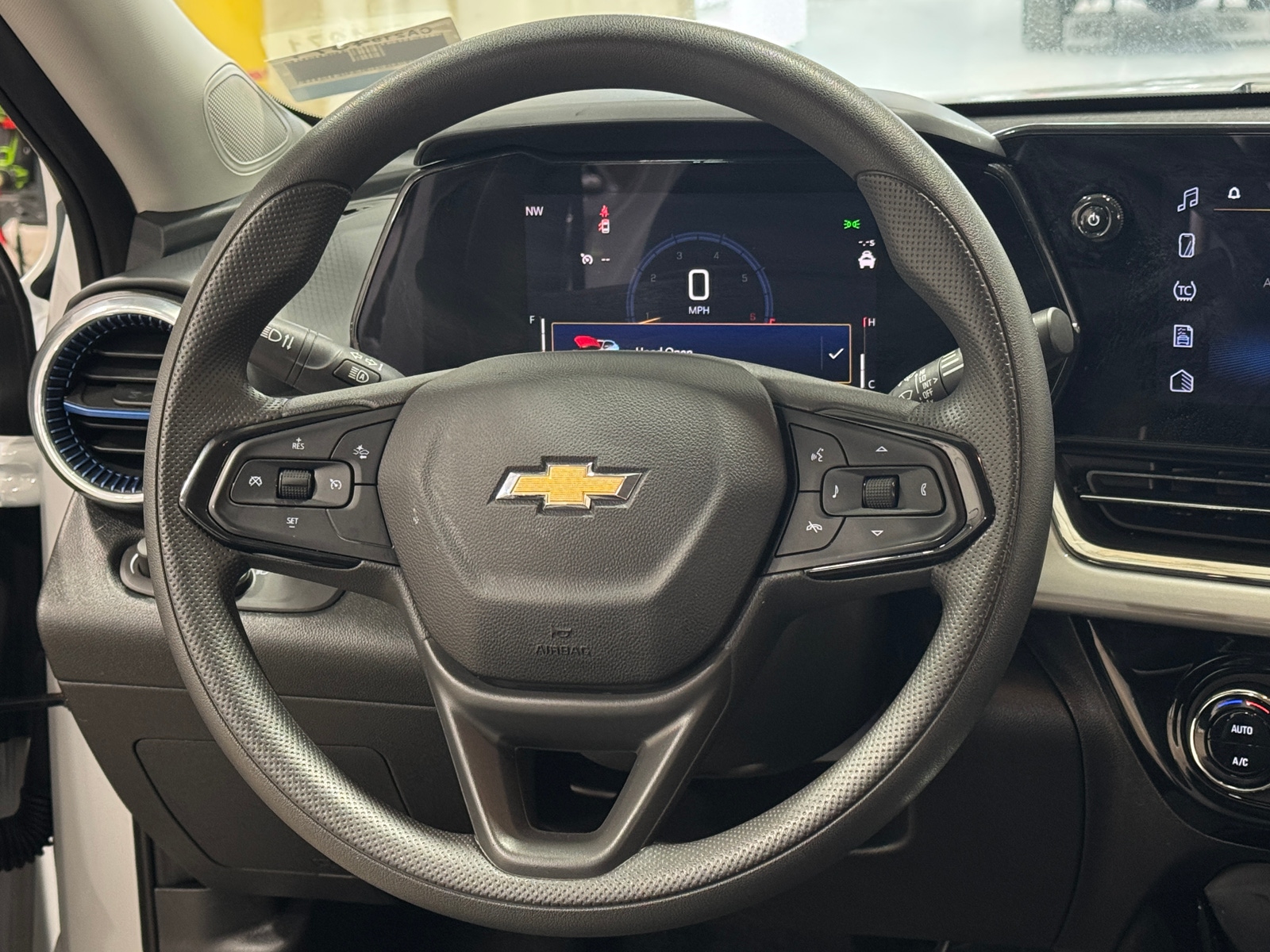 Thumbnail: 2025 Chevrolet Trax - 5