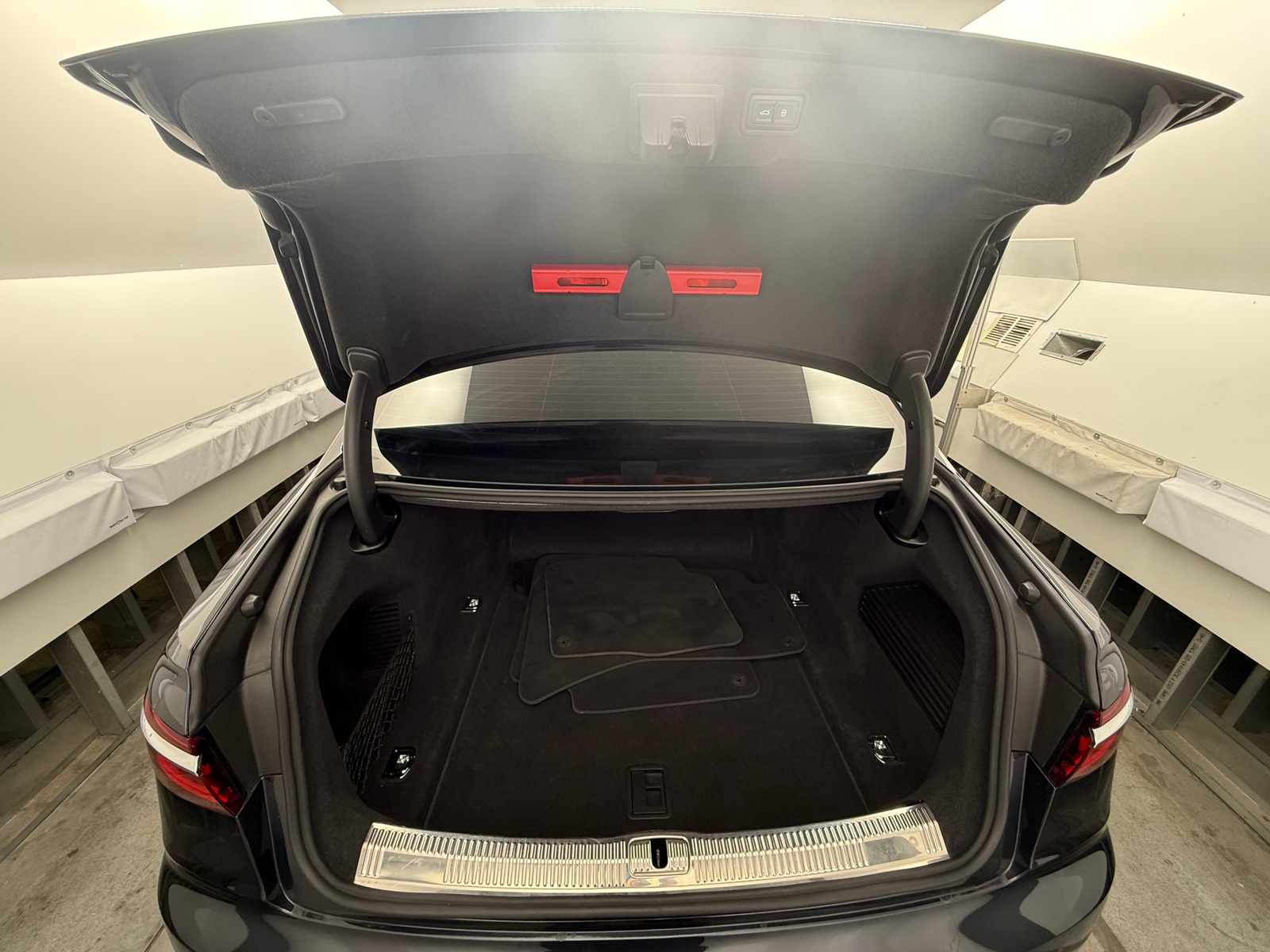 Thumbnail: 2019 Audi A8 - 6