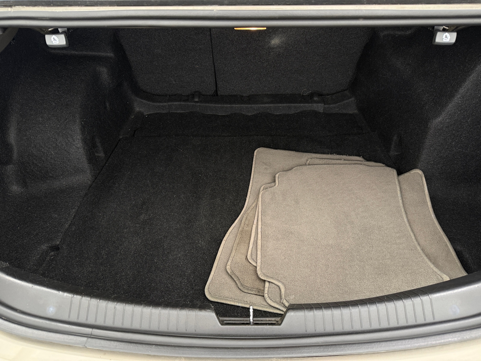 Thumbnail: 2020 Chevrolet Malibu - 7