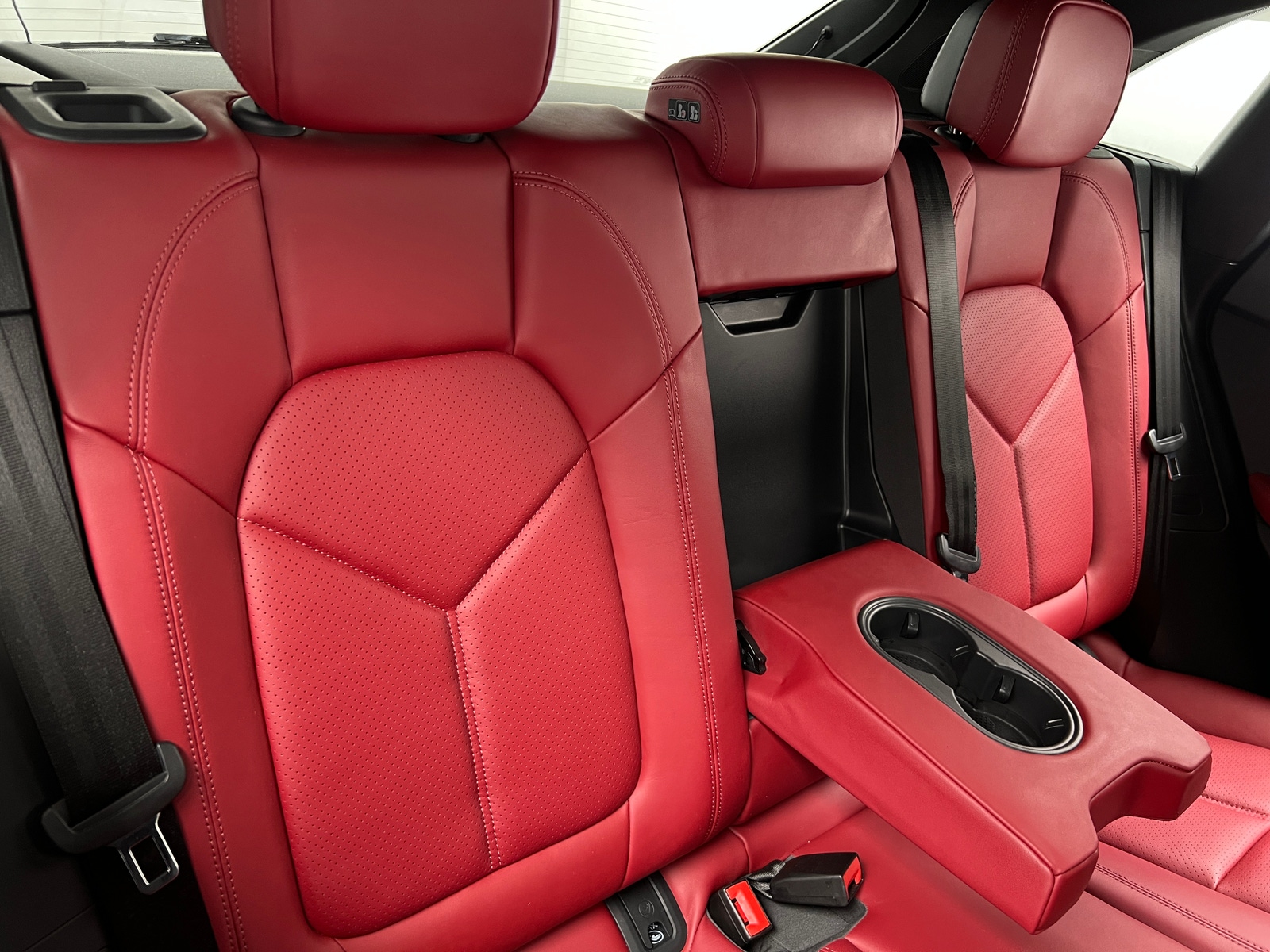 Thumbnail: 2022 Porsche Macan - 6