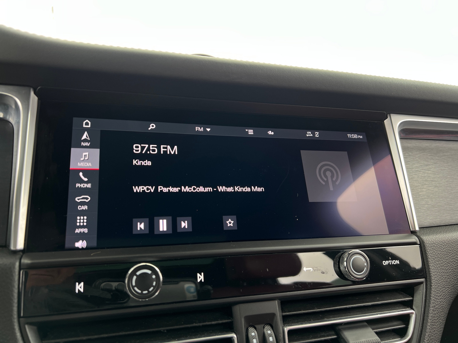 Thumbnail: 2022 Porsche Macan - 4