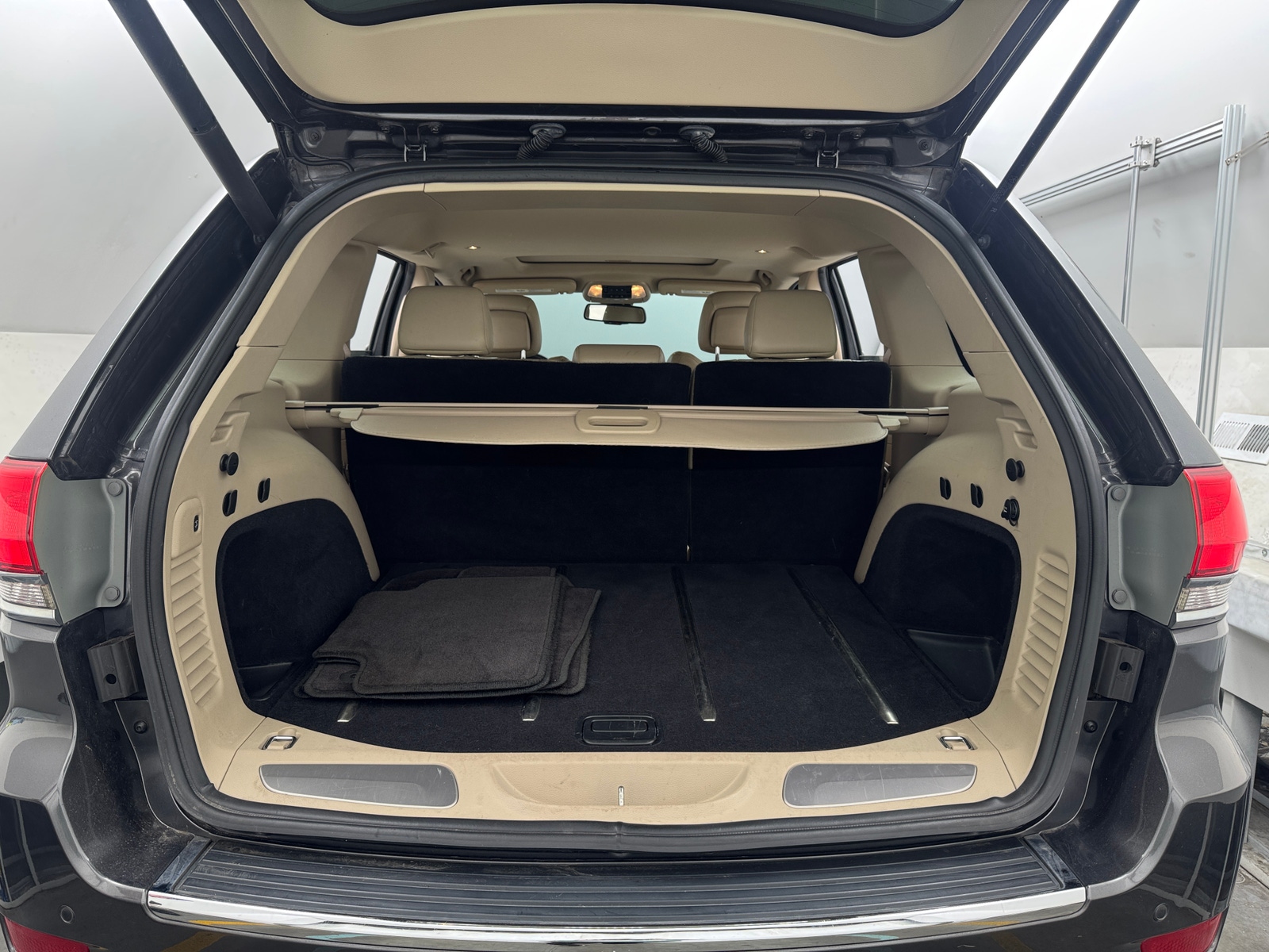 Thumbnail: 2016 Jeep Grand Cherokee - 6