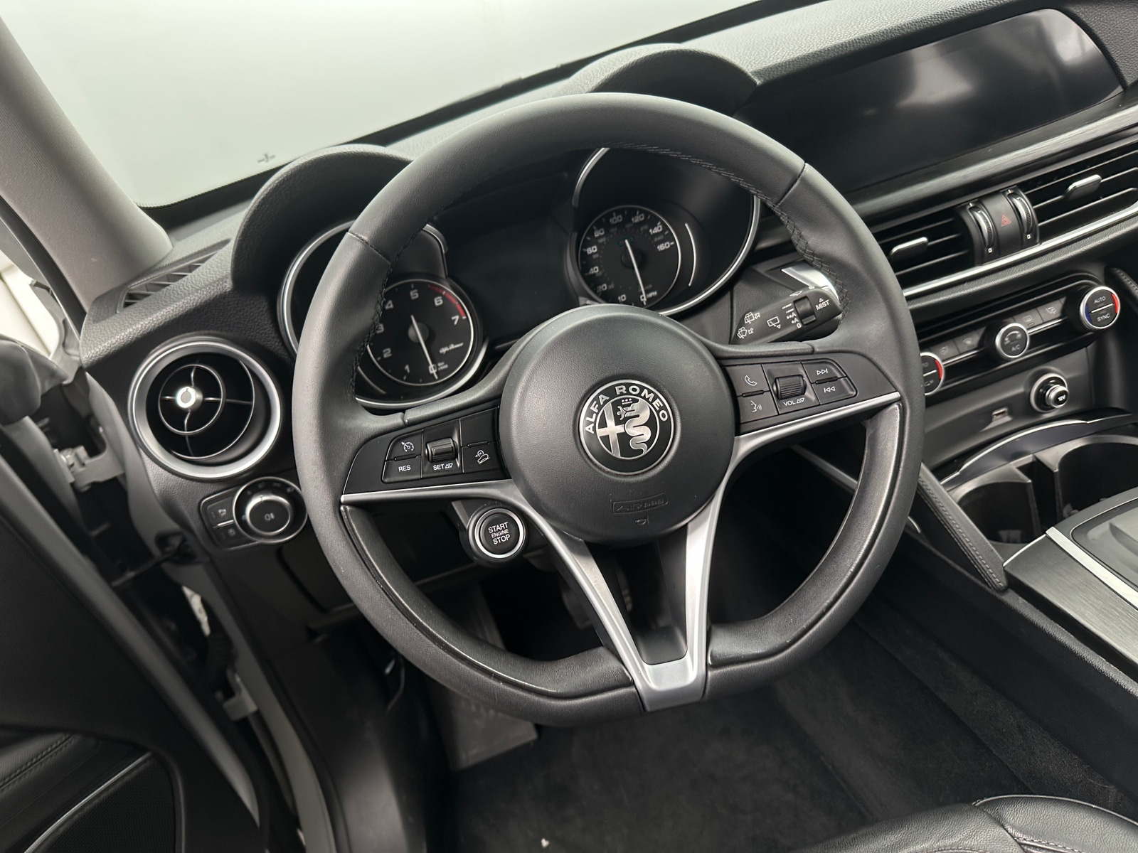 Thumbnail: 2018 Alfa Romeo Stelvio - 4